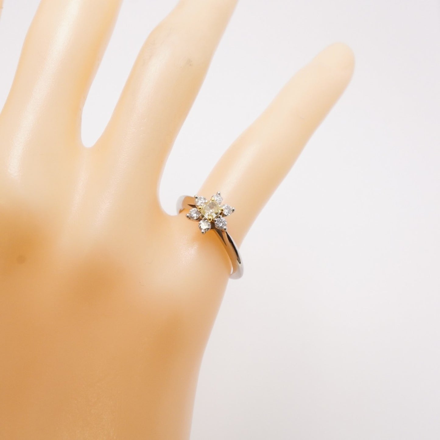 Anillo de botón de oro de Tiffany & Co.