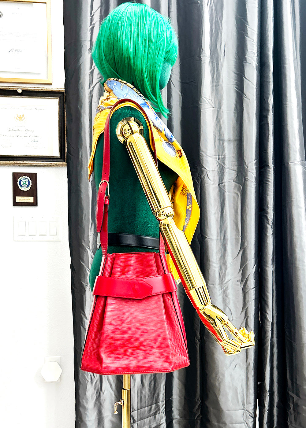 Louis Vuitton Sac d'Epaule PM Epi Leather Bucket Bag