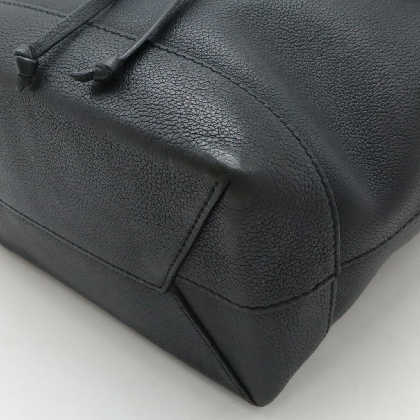 Louis Vuitton Lockme Leather Black